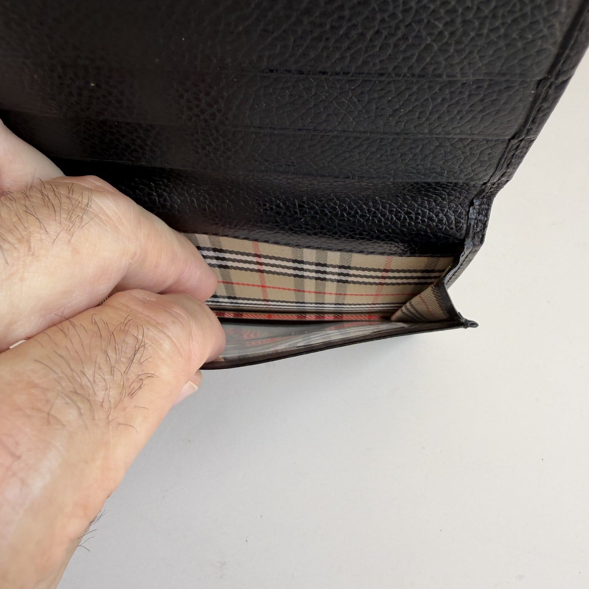 Burberrys of London card holder bifold wallet in Black Pebbled Leather - Image 3