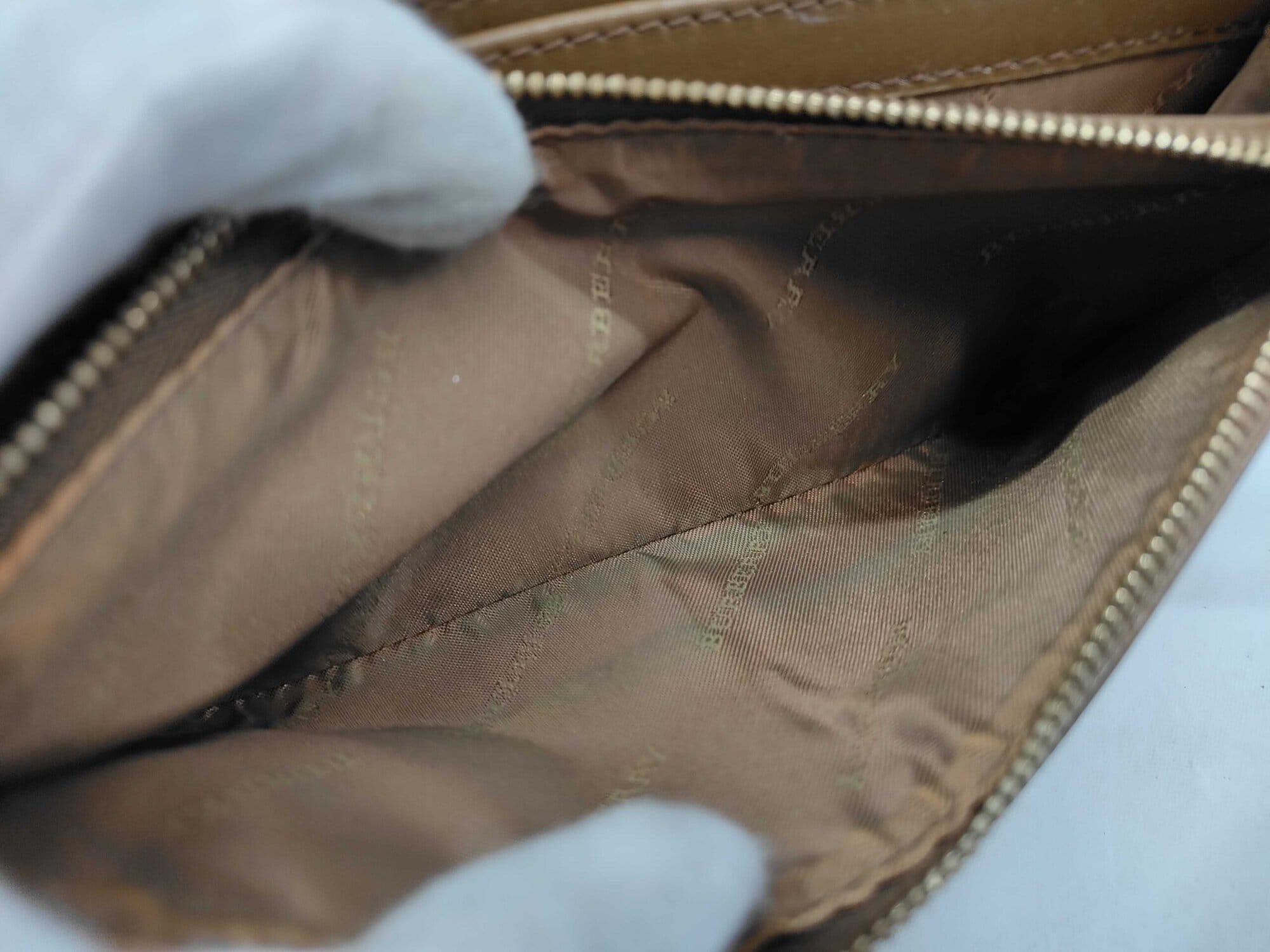 Burberry House Check Grained Leather Porter Continental Wallet - Image 6
