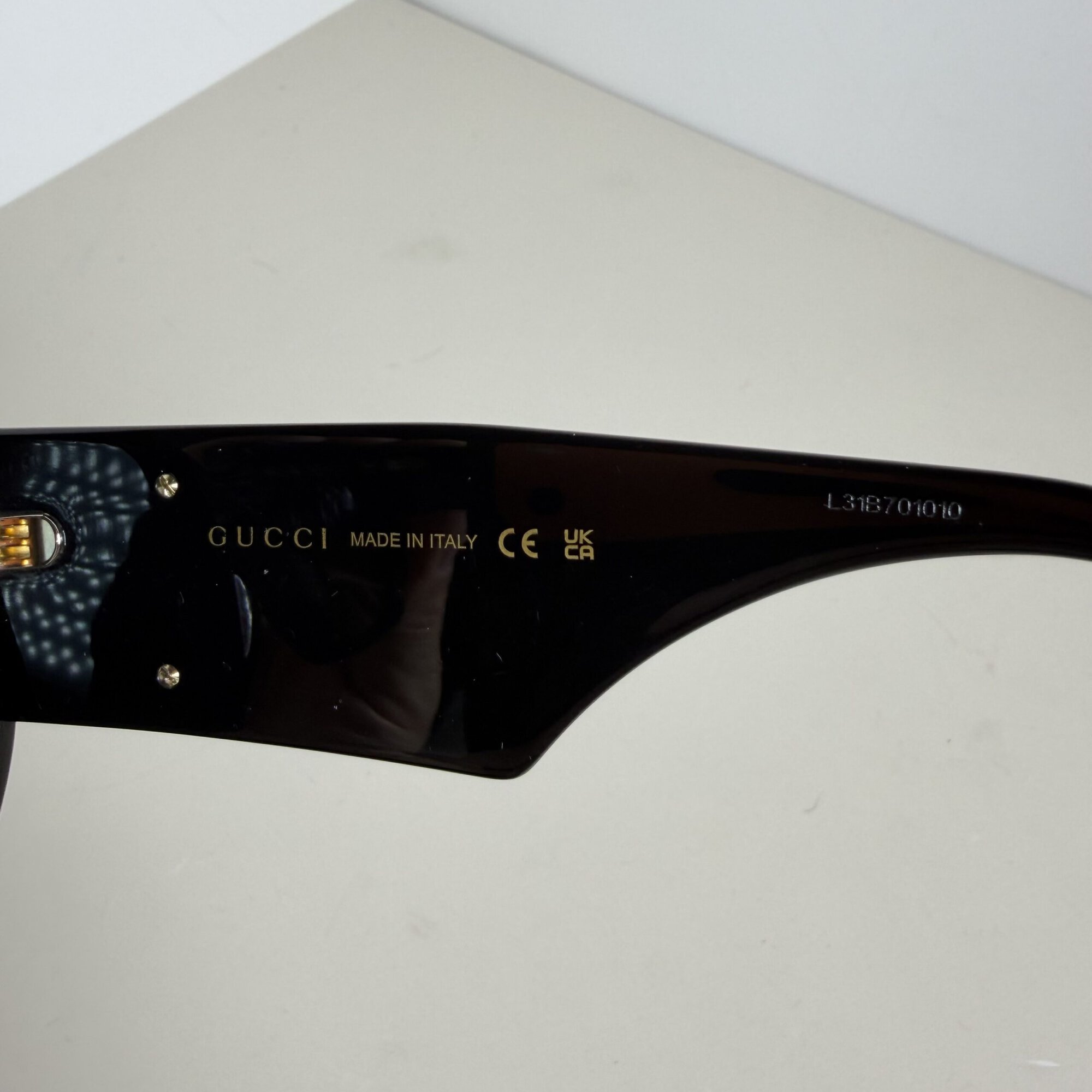 Gucci GG0956S Black Oversized Geometric Cat-Eye Sunglasses - Image 5