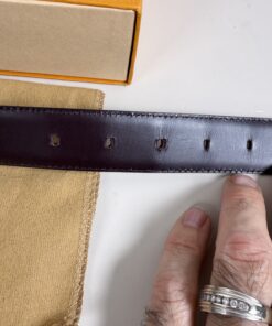 Louis Vuitton Taiga Leather Ceinture Ellipse Belt 110/44 in rugged Acajou brown Taiga leather - Image 9