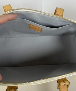 Louis Vuitton Monogram Vernis Rosewood Avenue Shoulder Bag - Image 10