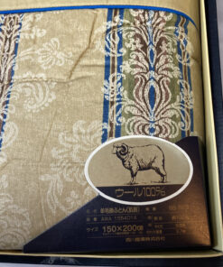 Manufacturer corner tag detailing 100% wool fill, cotton shell, and style BB 523.