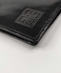 Close-up of the debossed 4G monogram logo on the corner of the black leather wallet