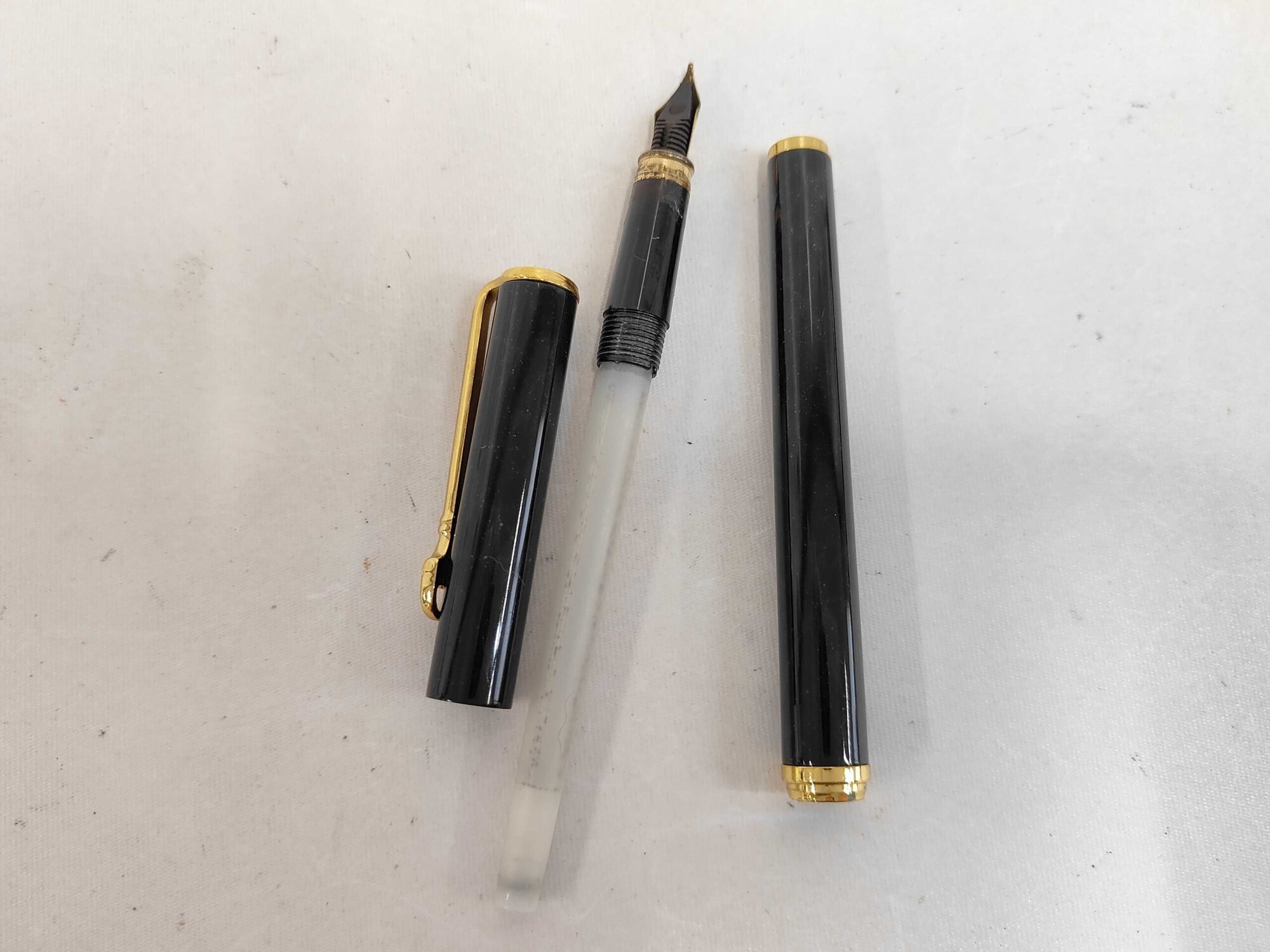 Gucci Interlocking G Slim Fountain Pen Black Gold-Tone, additional view 5