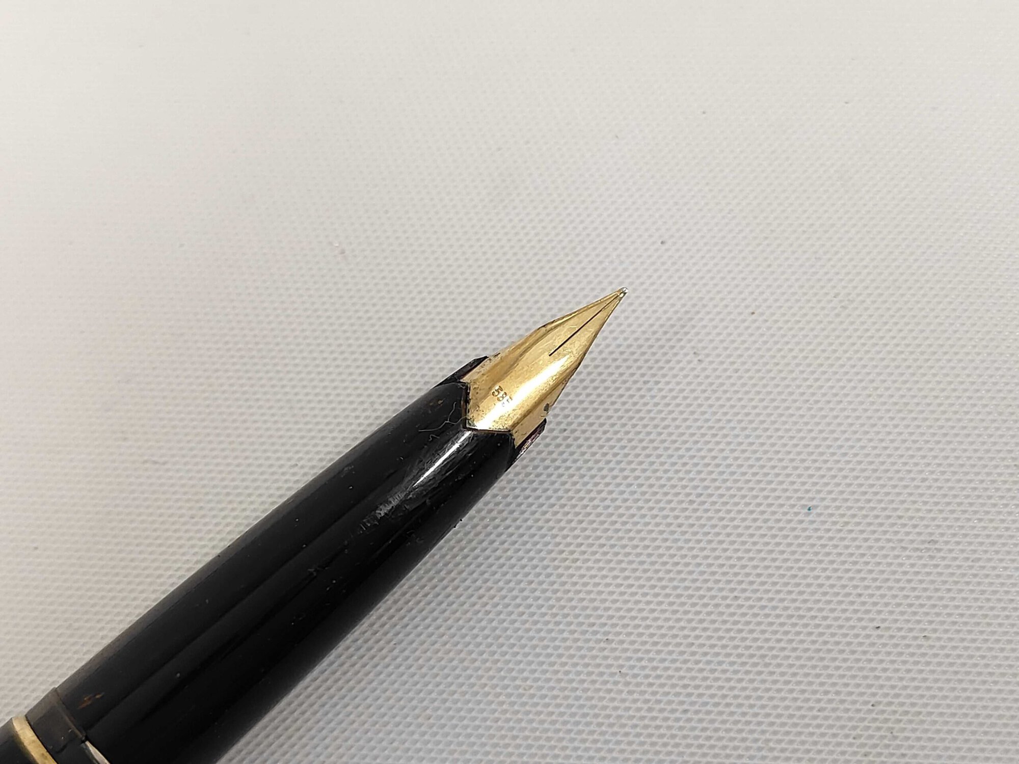 Montblanc 221 Fountain Pen Black Resin 14K Gold Nib, additional view 5
