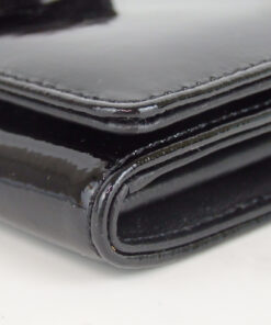 Close-up of opposite bottom edge and corner seam