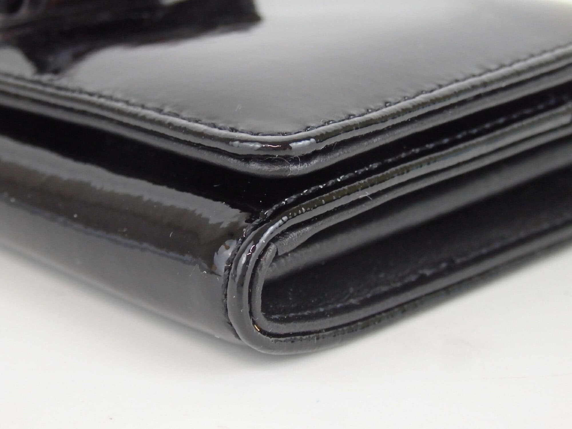 Close-up of opposite bottom edge and corner seam