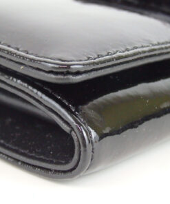 Close-up of bottom corner and folded edge glazing