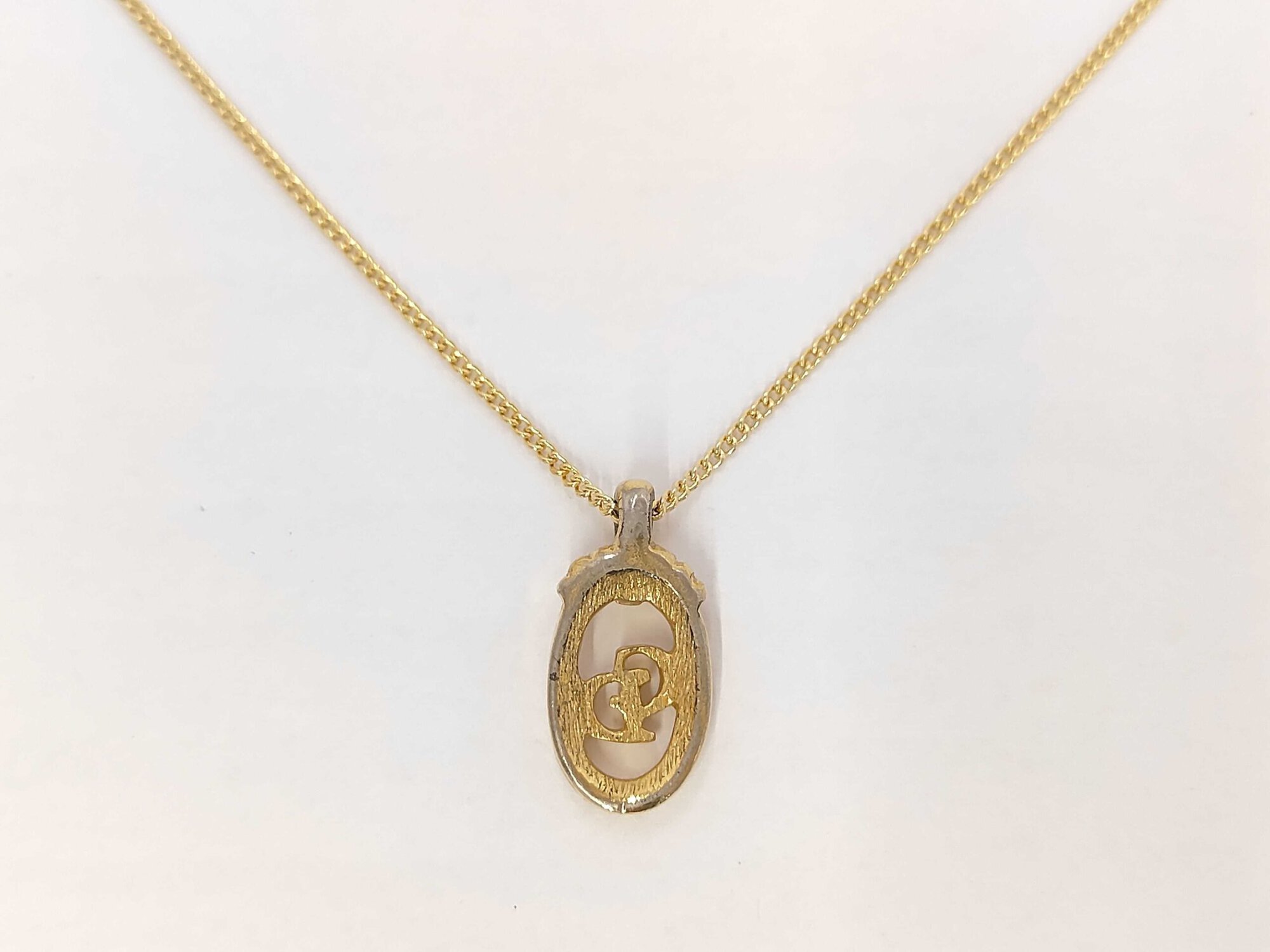 Christian Dior Gold Plated Interlocking CD Logo Oval Medallion Pendant Necklace - Image 2