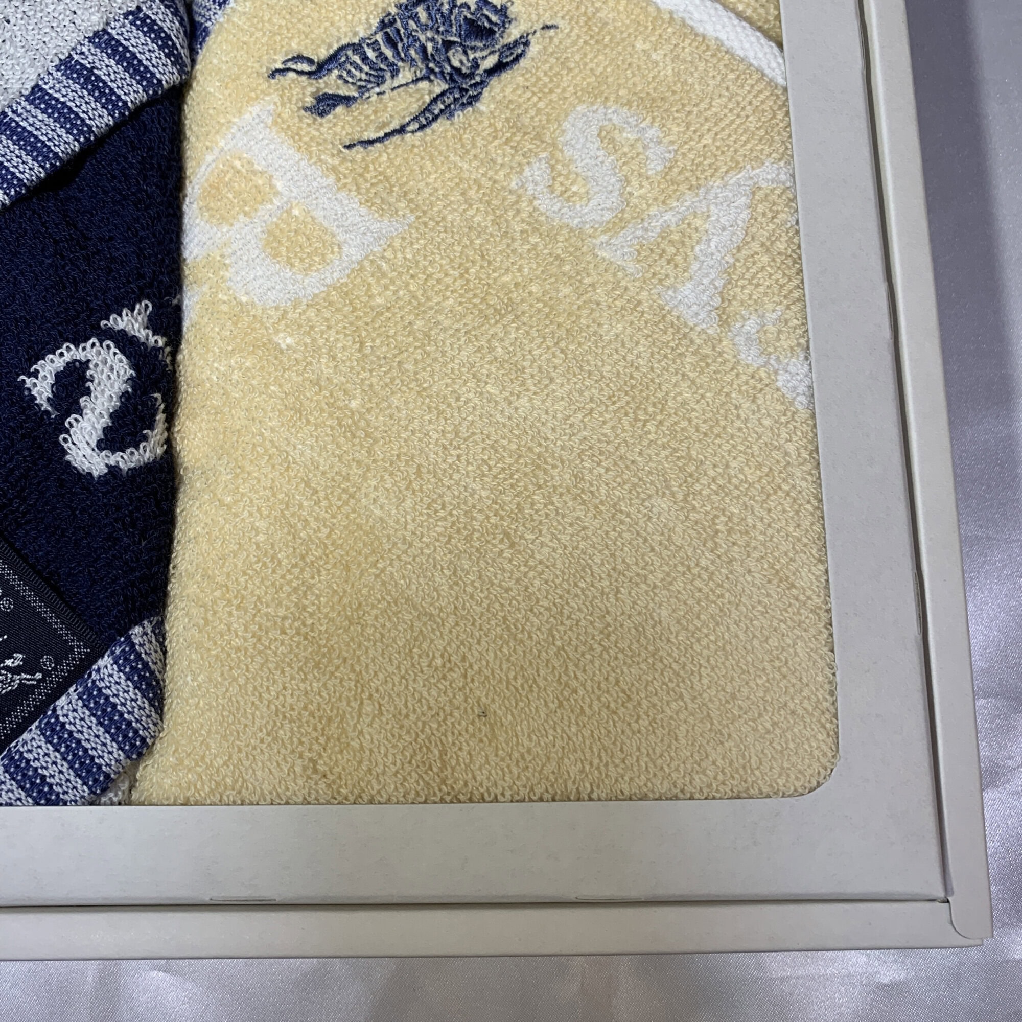 Burberrys 2-Piece Logo & Equestrian Knight Mini Towel Set in Box, additional view 6