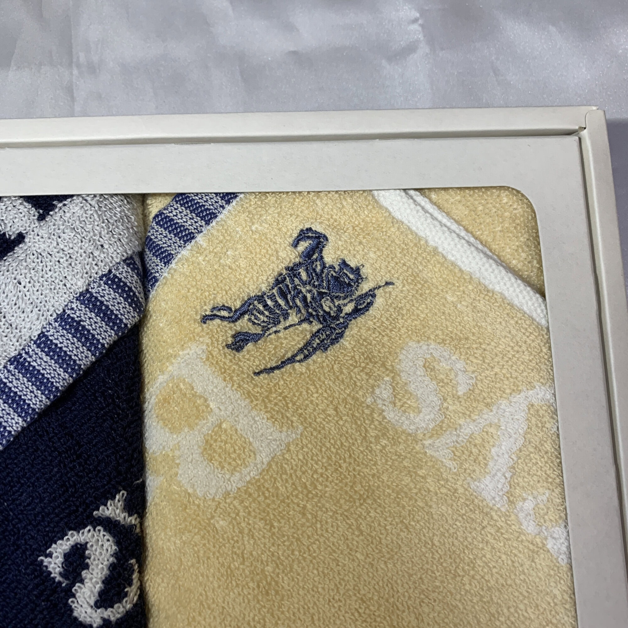 Burberrys 2-Piece Logo & Equestrian Knight Mini Towel Set in Box, additional view 4