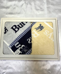 Burberrys 2-Piece Logo & Equestrian Knight Mini Towel Set in Box