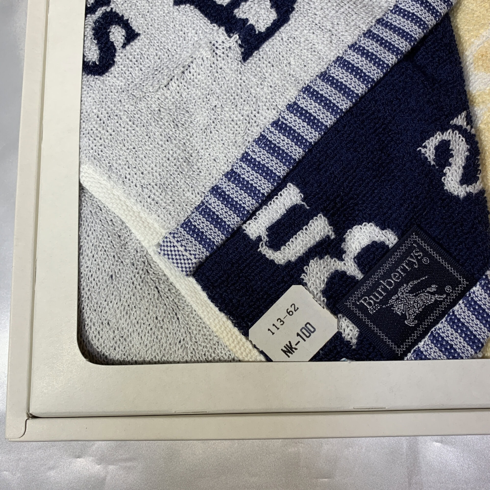 Burberrys 2-Piece Logo & Equestrian Knight Mini Towel Set in Box, additional view 5