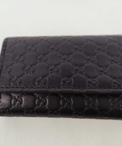 Gucci black Microguccissima leather 6-ring key case closed front view