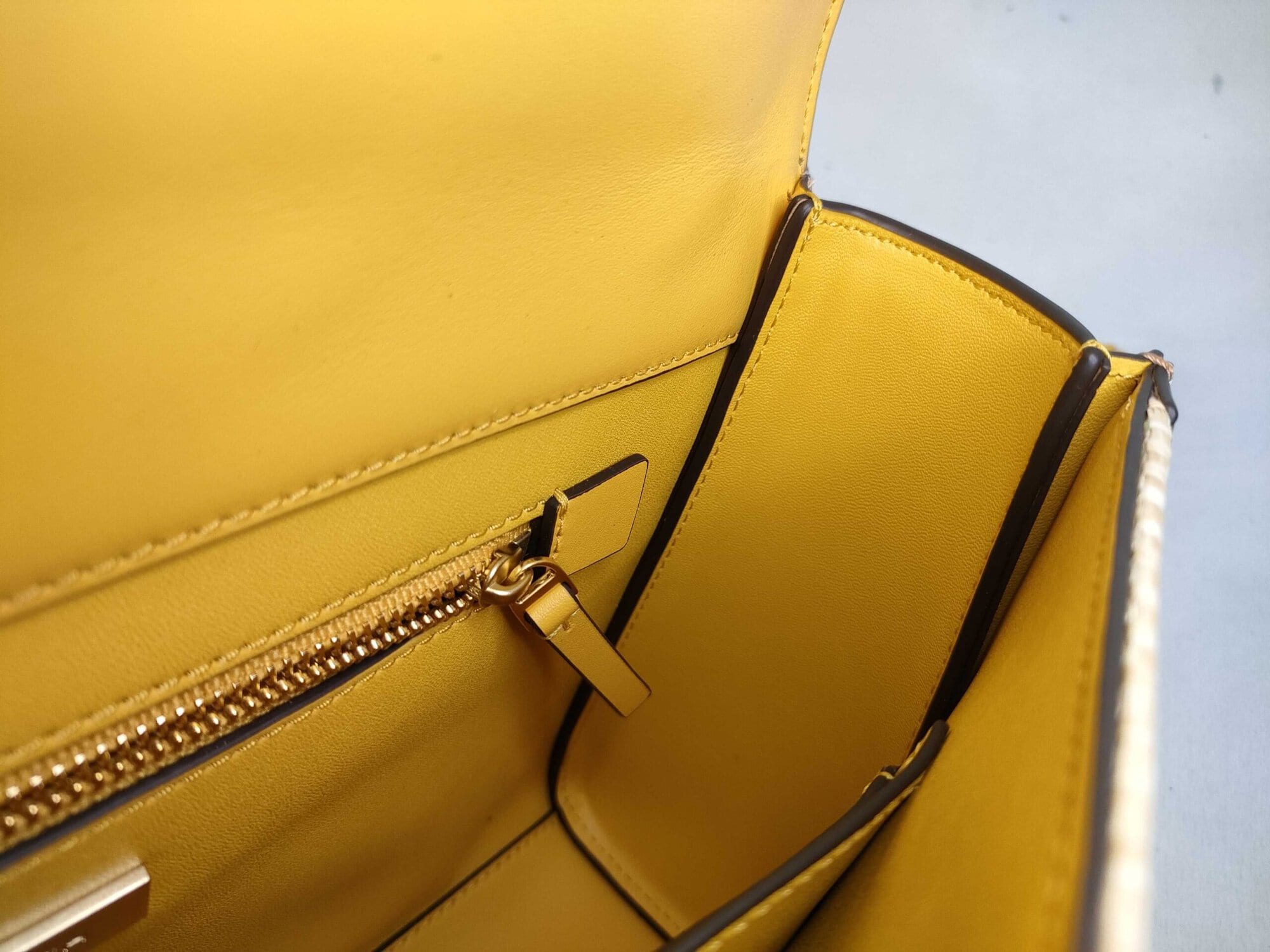 Tory Burch Limited Edition Printed Straw Fleming Convertible Shoulder Bag image 9