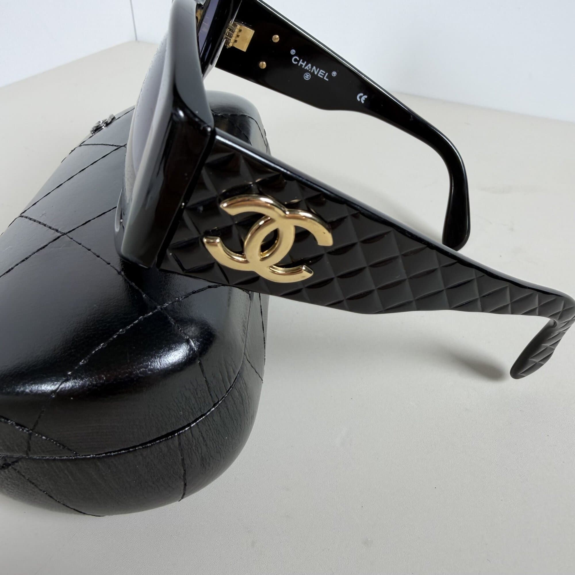 Vintage Chanel 1993 Archive Black Matelassé Quilted CC Logo Square Sunglasses