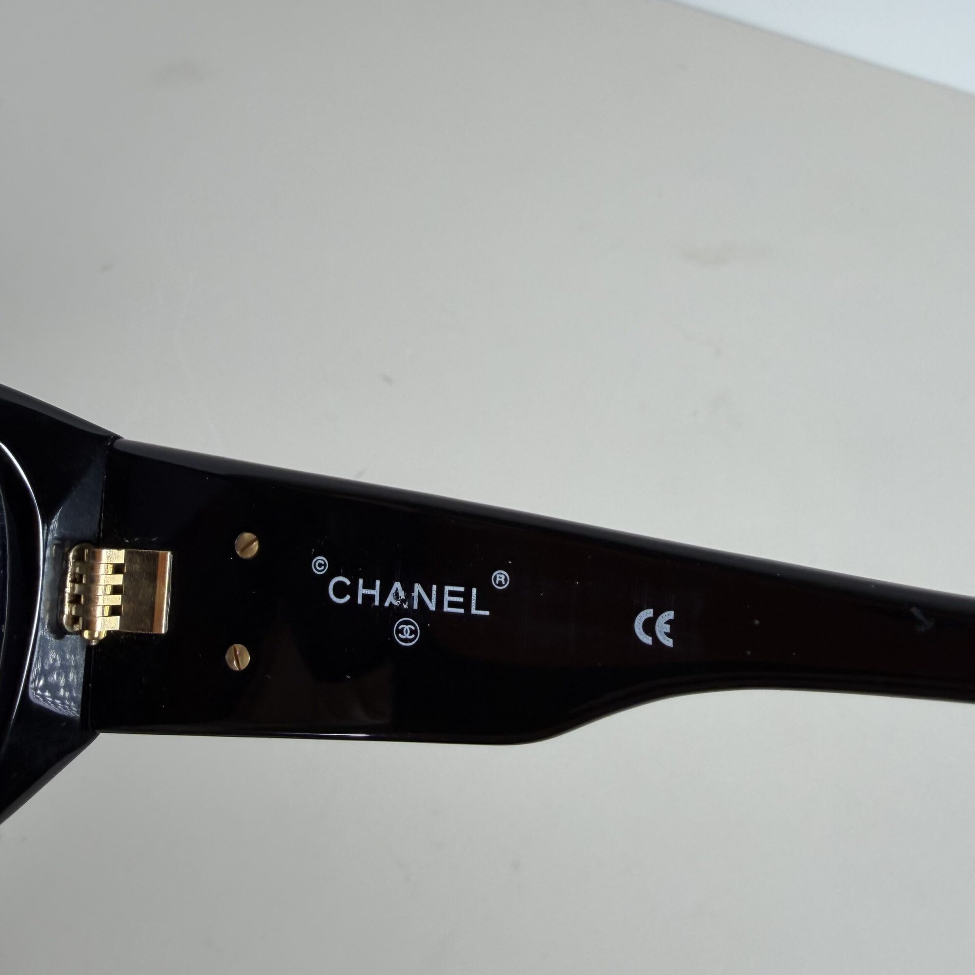 Vintage Chanel 1993 Archive Black Matelassé Quilted CC Logo Square Sunglasses - Image 4
