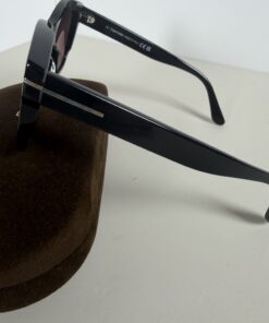Tom Ford Lauren-02 TF614 01H Black Polarized Cat-Eye Sunglasses - Image 3