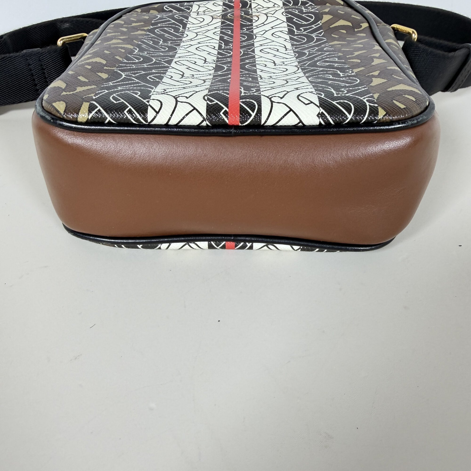 Smooth brown leather base and black piping on Burberry crossbody bag